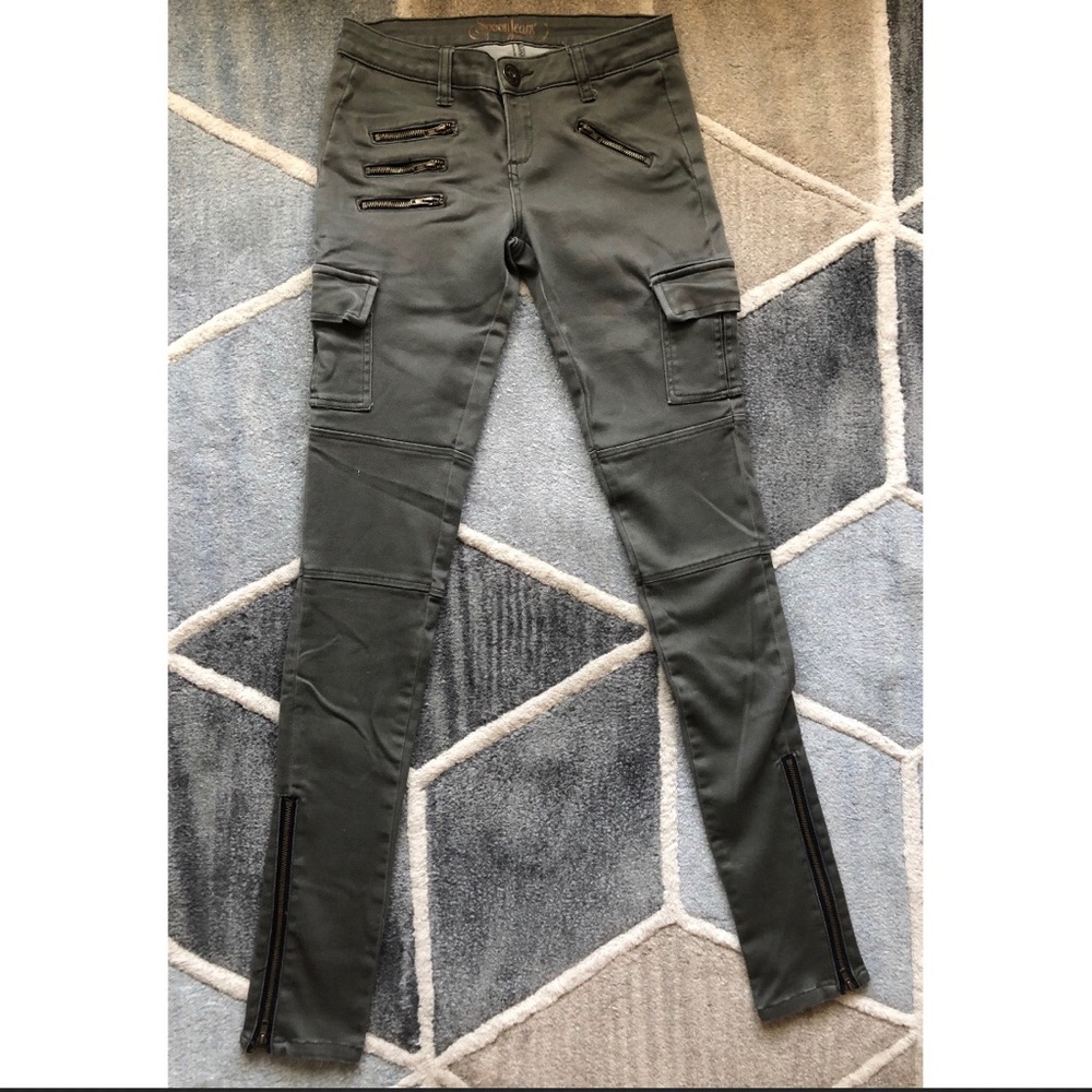 Skinny cargo pants